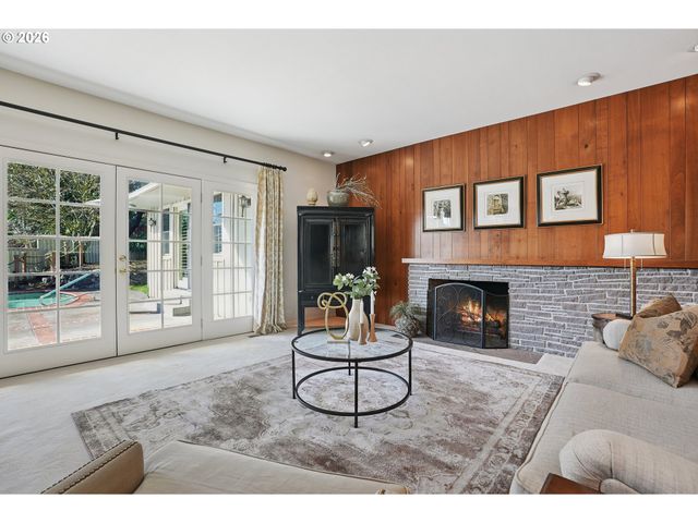 7260 Sw NORTHVALE Way, Portland, OR 97225