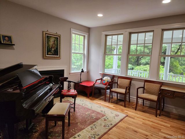 1259 N Country Road, Stony Brook, NY 11790