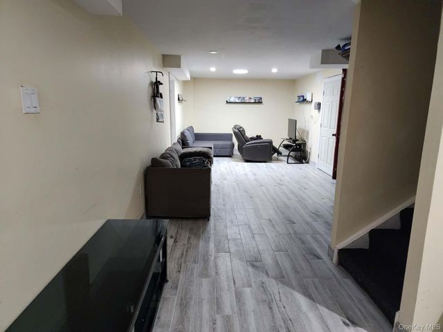 1259 N Country Road, Stony Brook, NY 11790