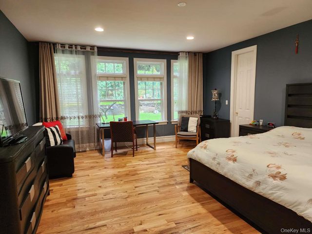 1259 N Country Road, Stony Brook, NY 11790