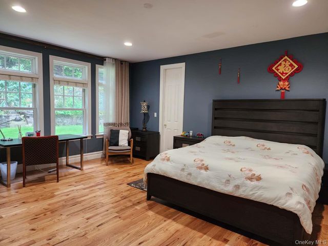 1259 N Country Road, Stony Brook, NY 11790