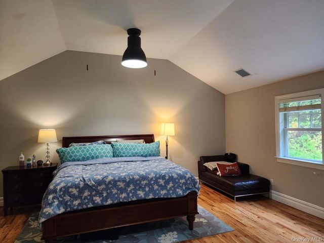 1259 N Country Road, Stony Brook, NY 11790