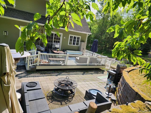 1259 N Country Road, Stony Brook, NY 11790