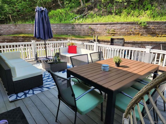 1259 N Country Road, Stony Brook, NY 11790