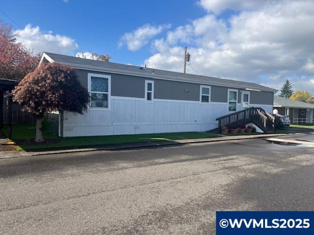 16901 SE Division St 43, Portland, OR 97217