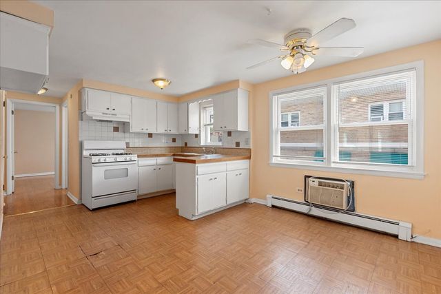 2650 W Touhy Avenue 2N, Chicago, IL 60645