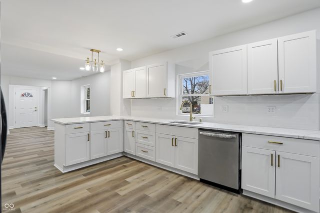 208 N Tacoma Avenue, Indianapolis, IN 46201