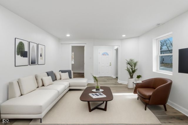 208 N Tacoma Avenue, Indianapolis, IN 46201