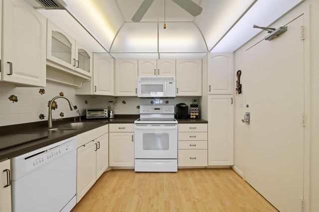 10777 W Sample 207, Coral Springs, FL 33065