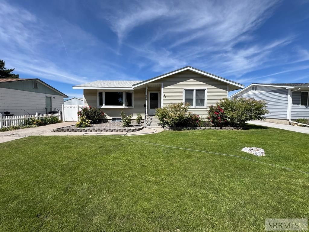 Image 1 of property listing at 275 Washington, American Falls, ID 83211