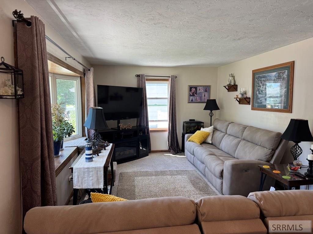 Image 4 of property listing at 275 Washington, American Falls, ID 83211