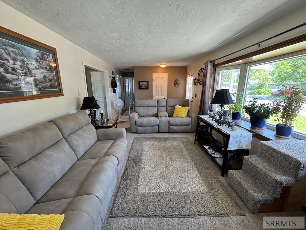 Image 6 of property listing at 275 Washington, American Falls, ID 83211