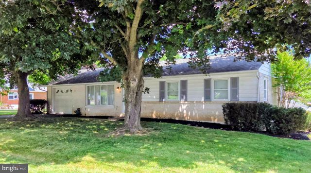 3 LEXINGTON DR, Shrewsbury, PA 17361