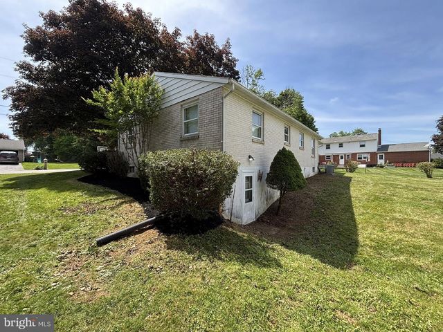 3 LEXINGTON DR, Shrewsbury, PA 17361