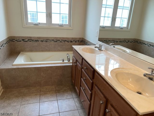 9 Bryant Ct, Franklin Twp., NJ 08873