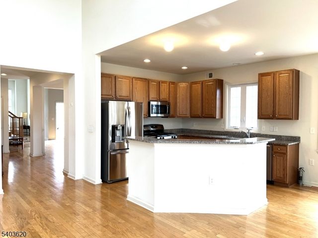 9 Bryant Ct, Franklin Twp., NJ 08873