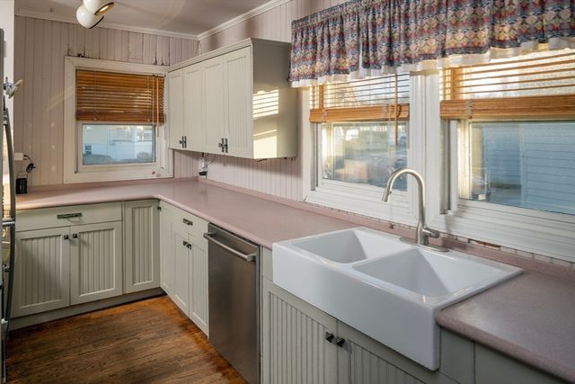 46 Sunset Ave, Hull, MA 02045