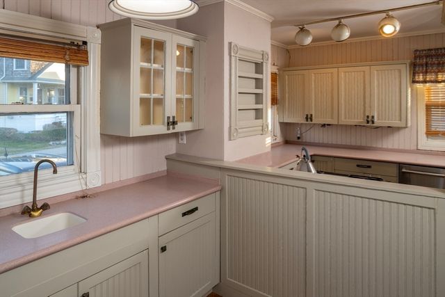 46 Sunset Ave, Hull, MA 02045