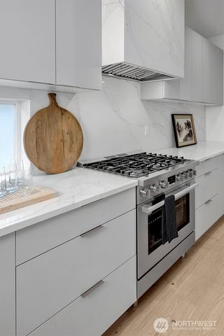 417 102nd Avenue SE, Bellevue, WA 98004