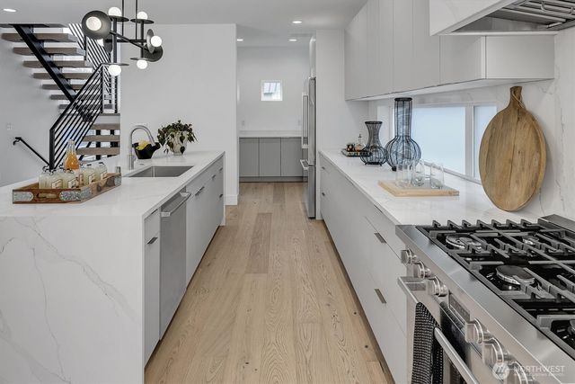 417 102nd Avenue SE, Bellevue, WA 98004