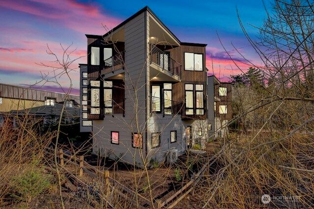 417 102nd Avenue SE, Bellevue, WA 98004