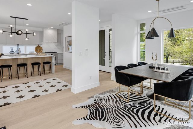 417 102nd Avenue SE, Bellevue, WA 98004