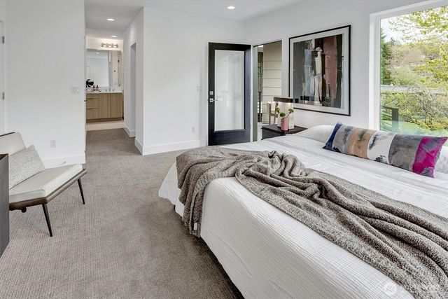 417 102nd Avenue SE, Bellevue, WA 98004