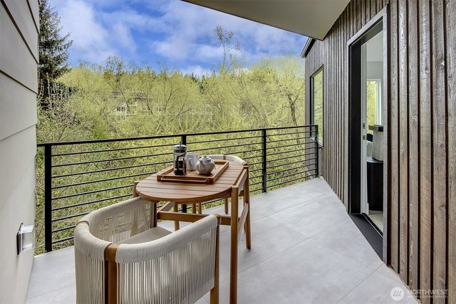 417 102nd Avenue SE, Bellevue, WA 98004