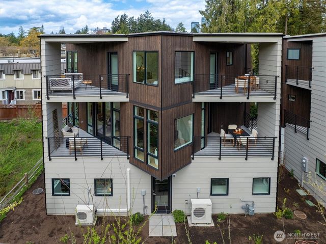 417 102nd Avenue SE, Bellevue, WA 98004