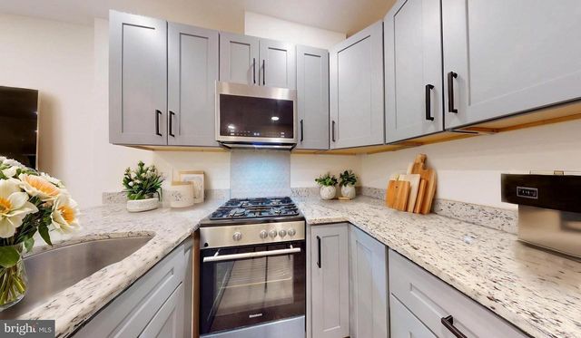 1821 T ST NW, Washington, DC 20009