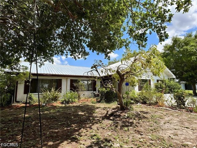 196 E Mariana AVE, North Fort Myers, FL 33917