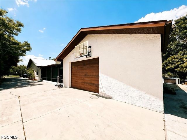 196 E Mariana AVE, North Fort Myers, FL 33917