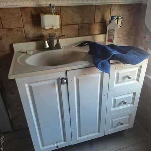 9360 Cheyenne Street, Detroit, MI 48228