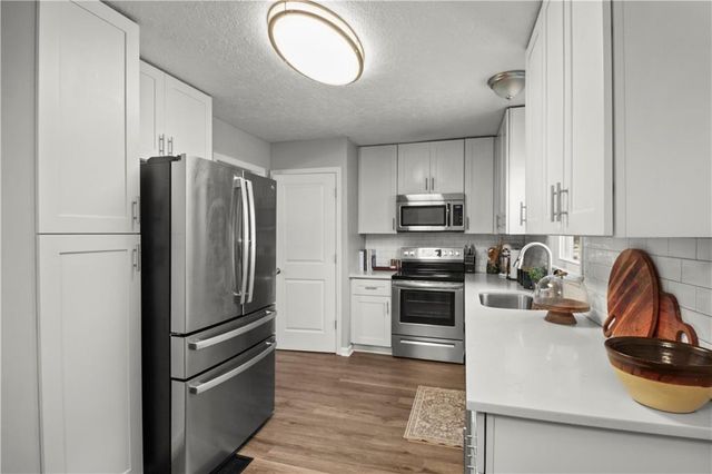 8212 E 134th Terrace, Grandview, MO 64030