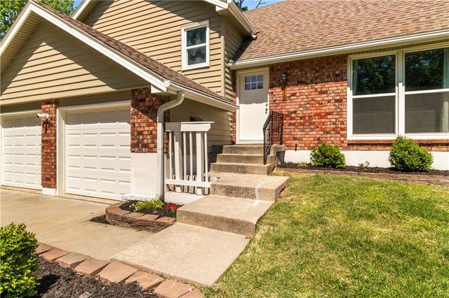 8212 E 134th Terrace, Grandview, MO 64030