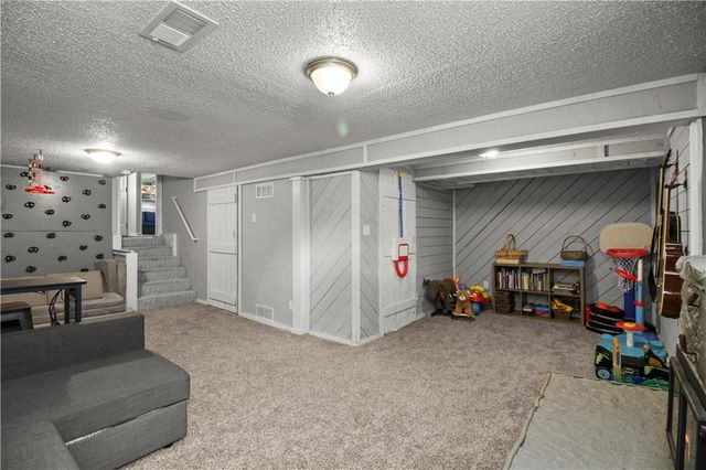 8212 E 134th Terrace, Grandview, MO 64030