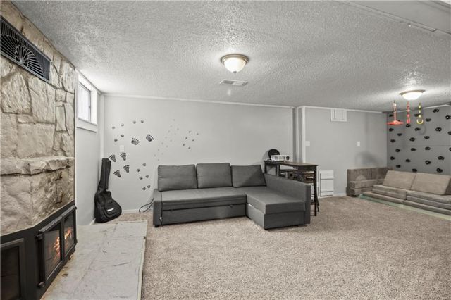 8212 E 134th Terrace, Grandview, MO 64030