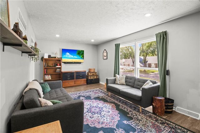 8212 E 134th Terrace, Grandview, MO 64030