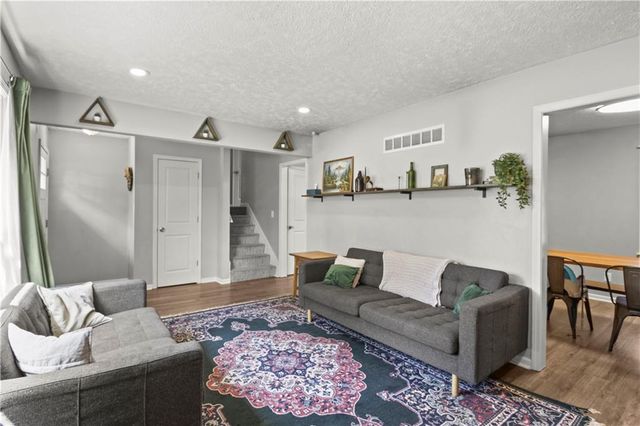 8212 E 134th Terrace, Grandview, MO 64030