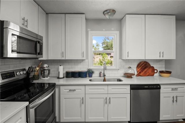 8212 E 134th Terrace, Grandview, MO 64030