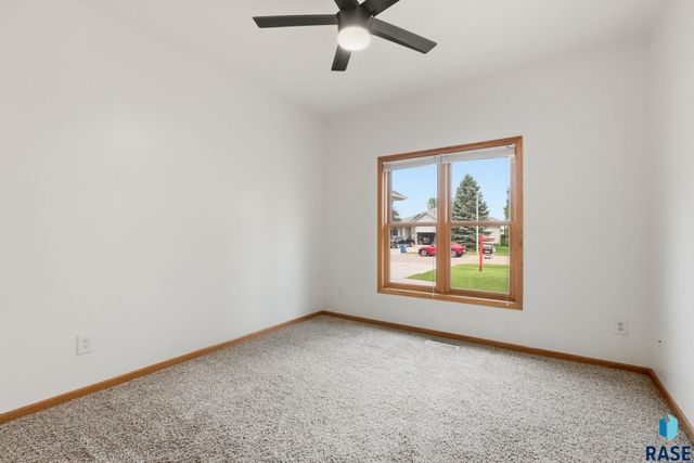 7505 W 15th St Street, Sioux Falls, SD 57106