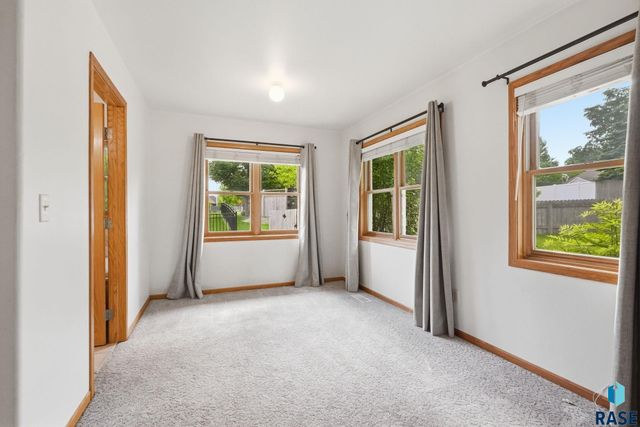 7505 W 15th St Street, Sioux Falls, SD 57106