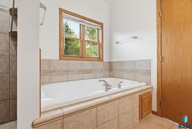 7505 W 15th St Street, Sioux Falls, SD 57106