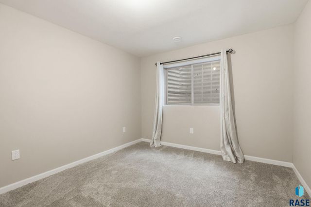 7505 W 15th St Street, Sioux Falls, SD 57106