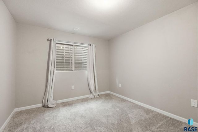 7505 W 15th St Street, Sioux Falls, SD 57106
