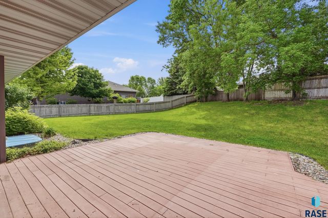 7505 W 15th St Street, Sioux Falls, SD 57106