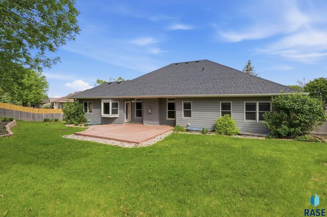 7505 W 15th St Street, Sioux Falls, SD 57106