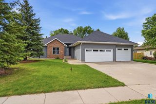 7505 W 15th St Street, Sioux Falls, SD 57106