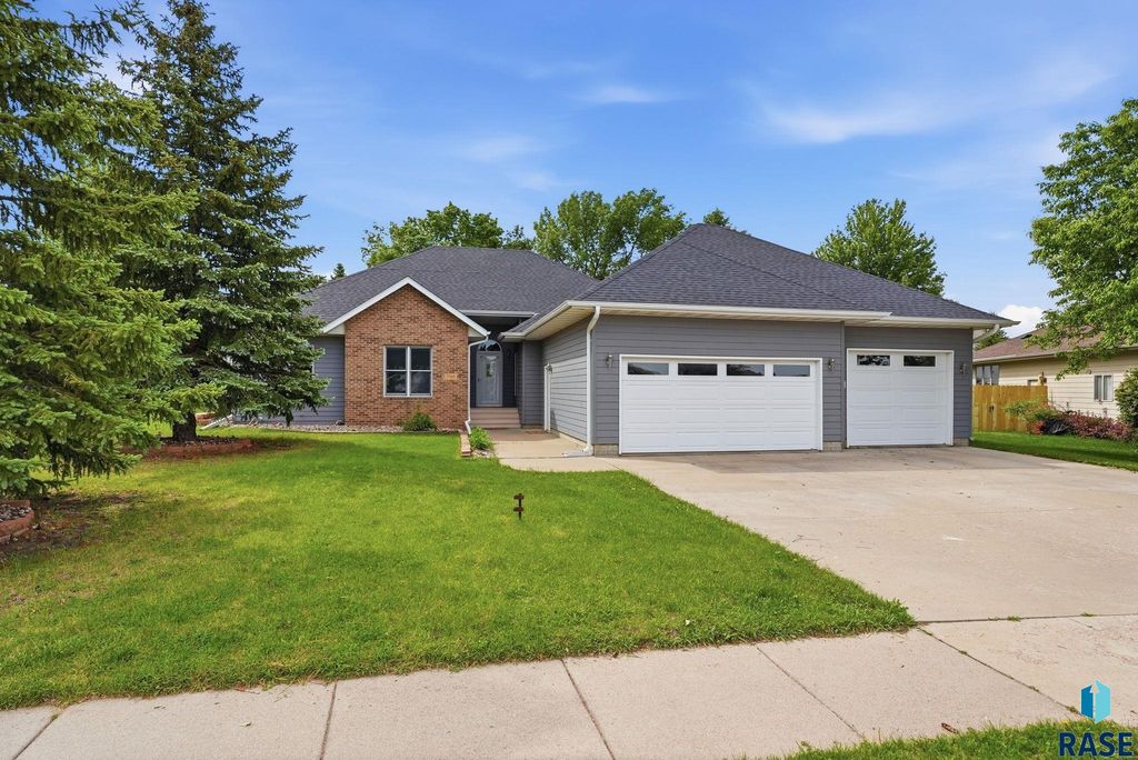7505 W 15th St Street, Sioux Falls, SD 57106