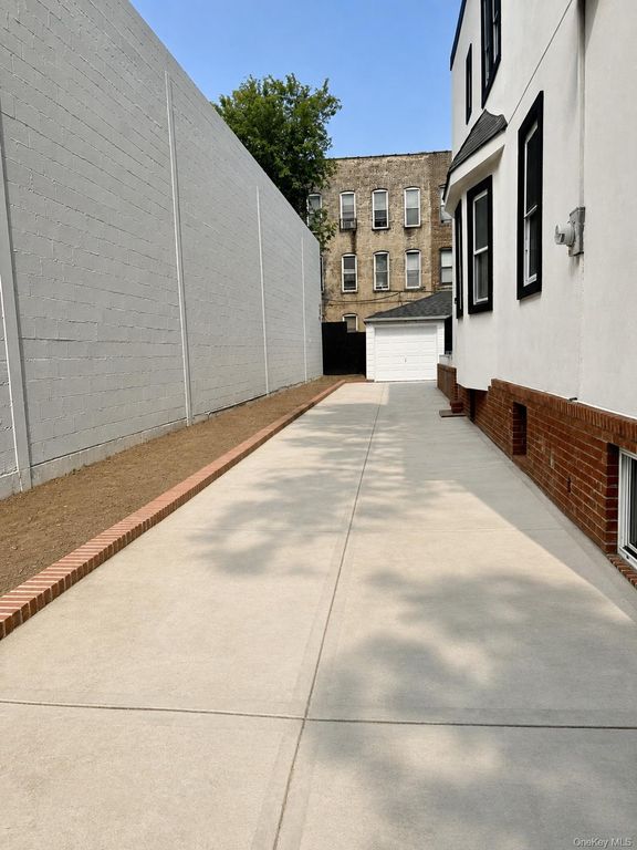263 E 39th Street, Brooklyn, NY 11203 — photo 2